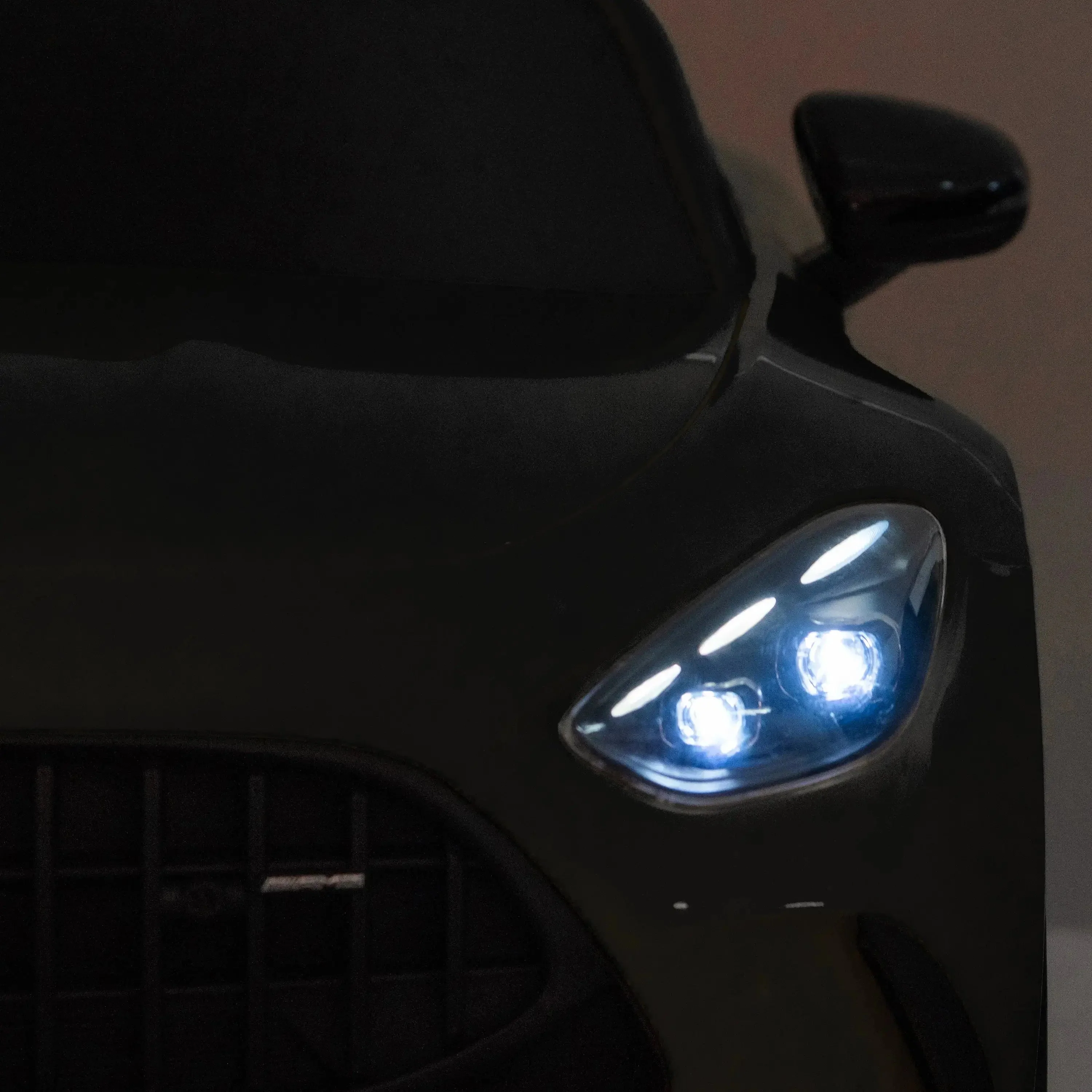 24V Mercedes AMG GT63 Ride on car - Image 10