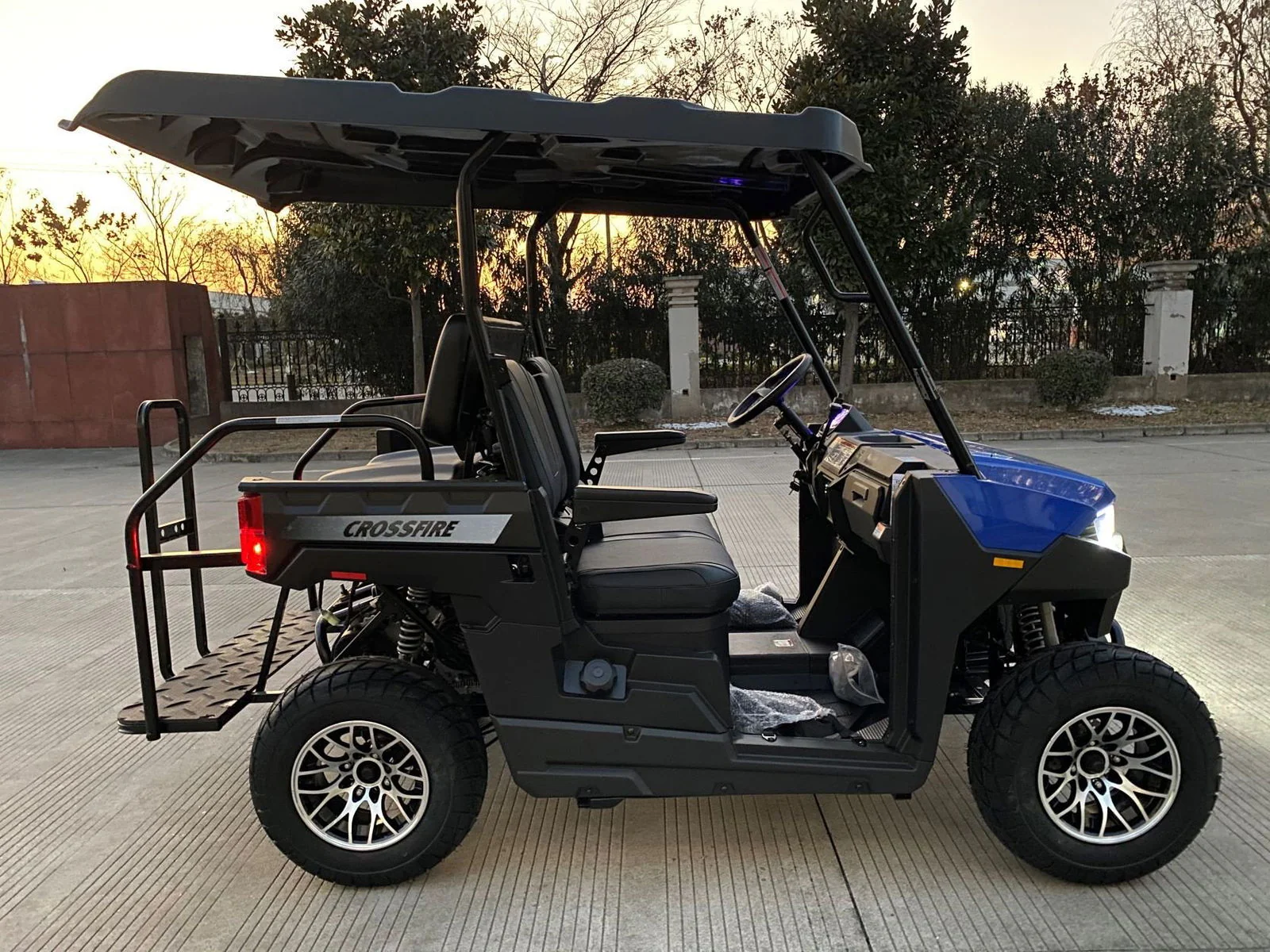 Crossfire LH200 Gas Golf Cart, Electronic Fuel Injection, Automatic with Reverse, Deluxe Alloy Wheels - Image 8