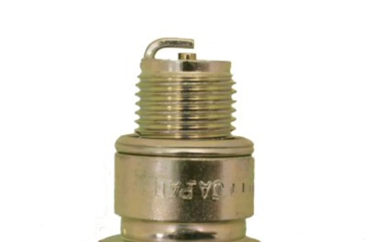 NGK B7HS Spark Plug (NGK5110) - Image 2