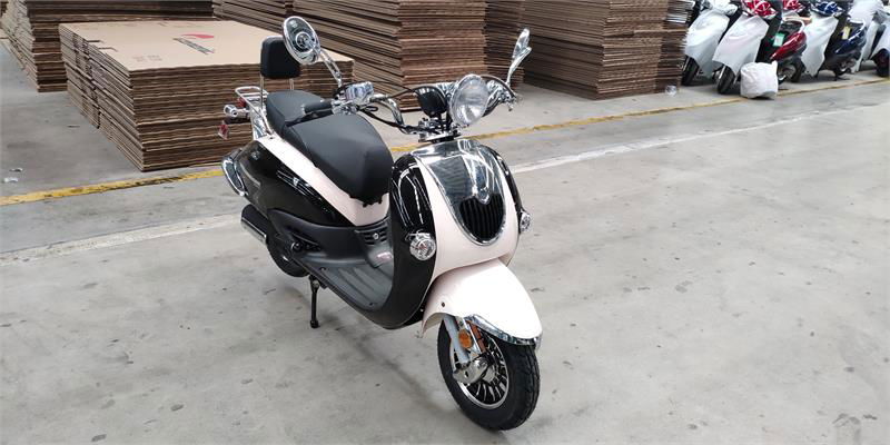 TrailMaster Sorrento 50cc Street Scooter, Ships Fully Assembled - Image 8