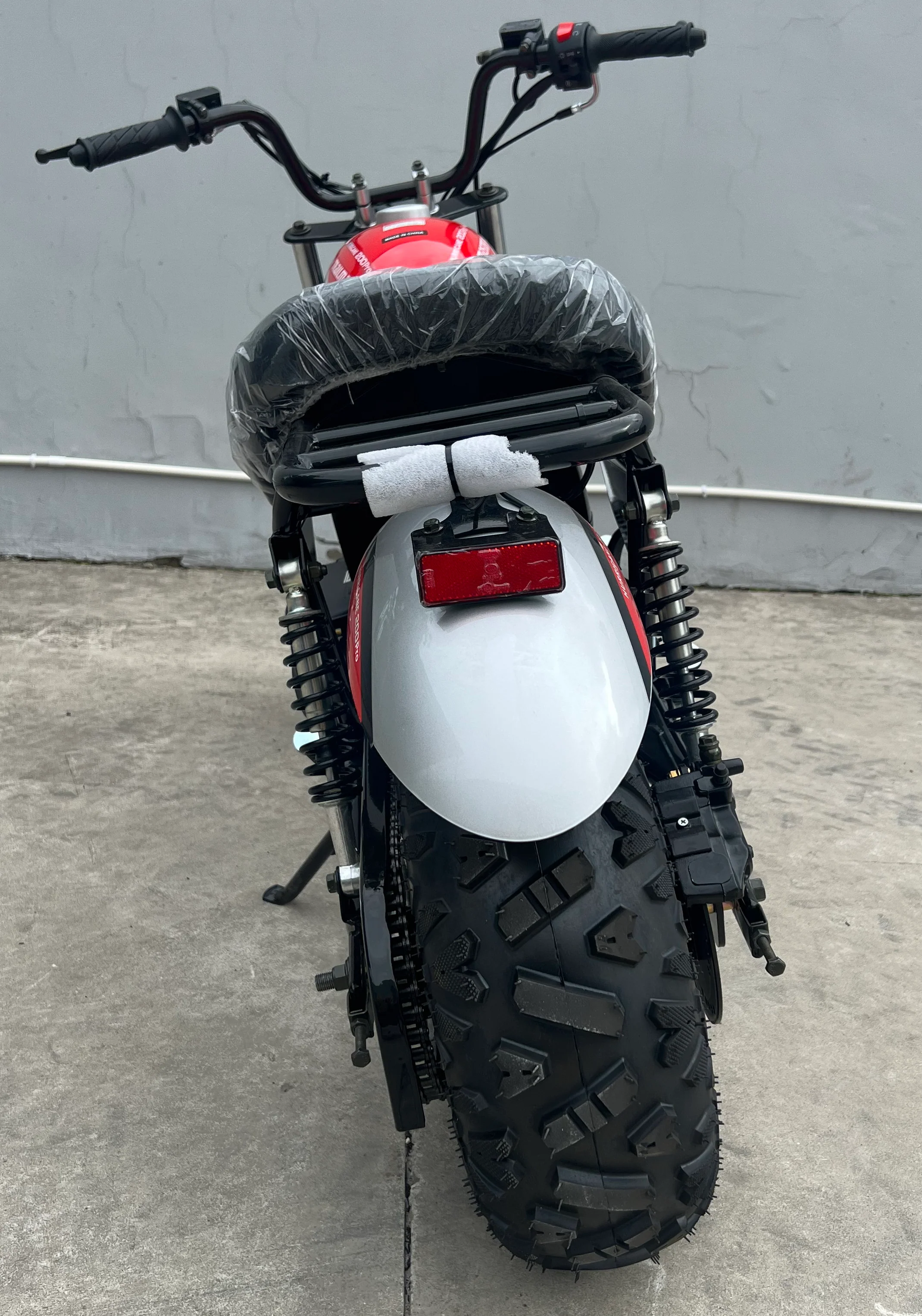 TrailMaster Hurricane 200 PRO Mini Bike, 196cc 6.5hp with Electric Start, Torque Converter, Dual Disc Brakes, Front & Rear Suspension, LED Headlight - Image 15