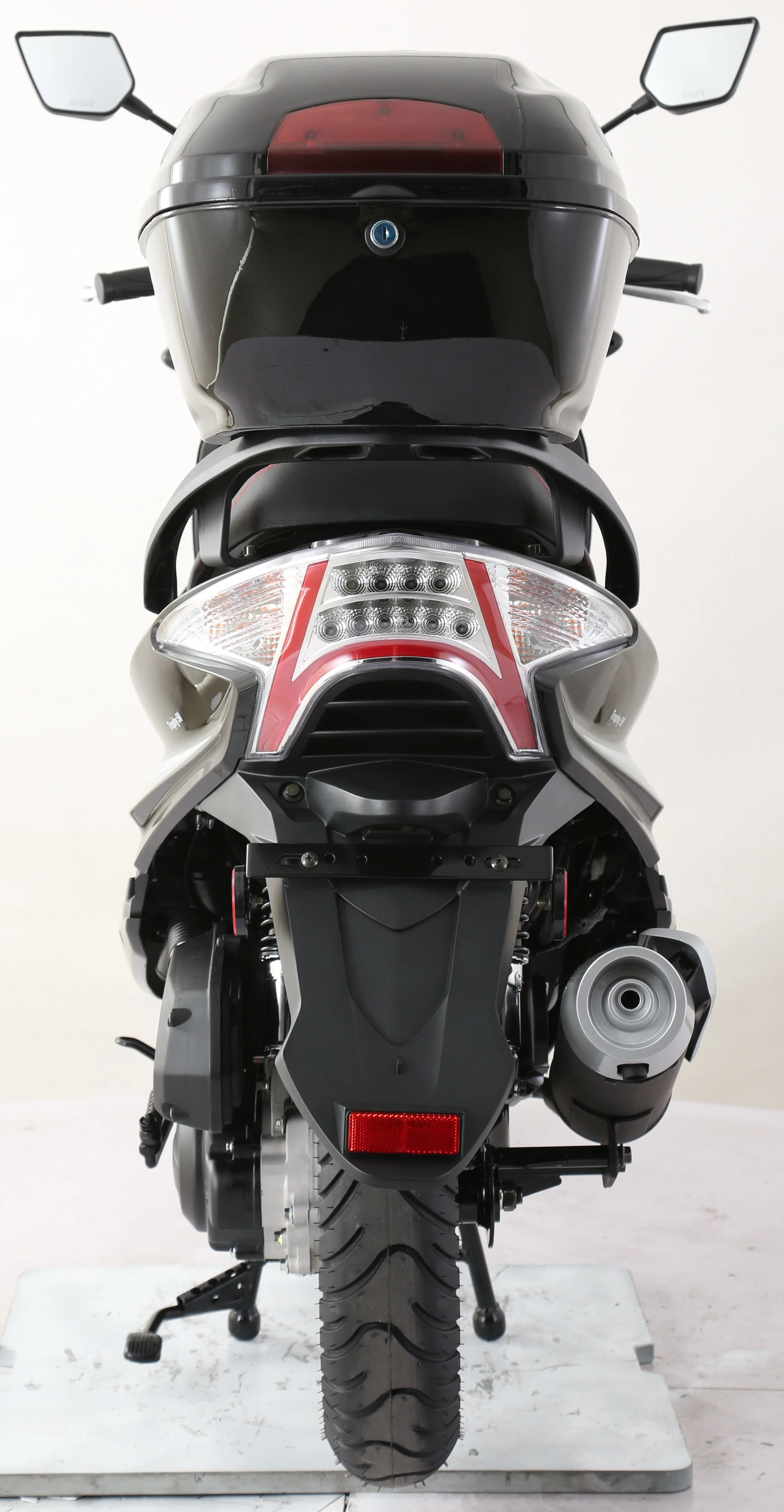 TrailMaster Trophy 150cc Street Scooter - Image 9