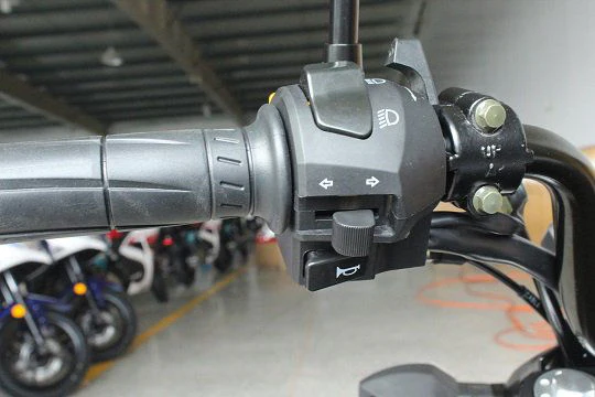 Vader 125cc Motorcycle, 4-Speed Manual, Hydraulic Disc Brakes, 12-inch Wheels - Image 13